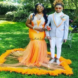 Plus Size Orange Feather Prom Dress For Black Girls Luxury Beaded Long Sleeve Abiti da sera di compleanno Sexy scollo a V Occasioni formali Abiti da festa di laurea per le donne