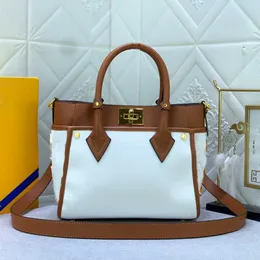 Luxurys Handbags Designer Tote Bag Women on My Side Sholldenbags高品質の大型サイズのクロスボディ財布花柄の財布M22195
