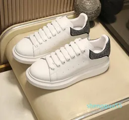 Cauusal Shoes Sneakers White With Black Velvet Canvas Shoes Leather Coach Man and Female Apartment Lace Platform McQueens Sneakers Walking Jogging