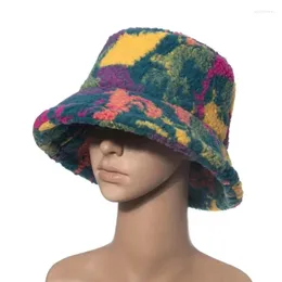 Berets Graffiti Bucket Hat Homens e Mulheres Faux Fur Camuflagem Inverno Quente Pesado Pescador Ins Trend Bonnet Caps