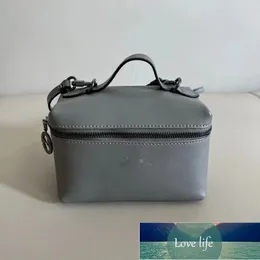 Yüksek versiyonlu omuz çantası tam deri öğle yemeği kutusu çantası deri mini crossbody portatif makyaj hamur çantası toptan