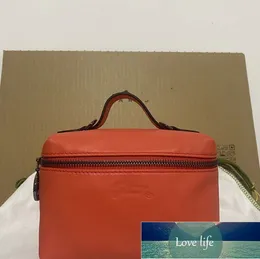 Yüksek versiyon yeni omuz çantası tam deri öğle yemeği kutusu çantası deri mini çapraz gövde taşınabilir makyaj hamur çantası toptan