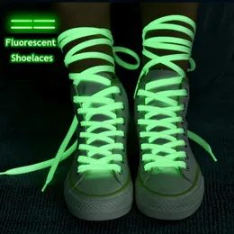 Akcesoria części butów 1 para świetliste sznurowiny płaskie trampki płótno sznurówki świecą w ciemnym kolorze nocnym fluorescencyjnym sznurowadle 80100120140CM 231124