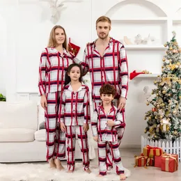 Dopasowanie rodzinnych strojów Plaid Christmas Family Dopasowanie piżamy zestawów piżamy i ja Xmas PJ Ojciec Mother Daughter Syn Stroje 231124