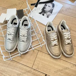 Designer casual skor klassiska kvinnor guld silver mångsidiga sneakers lyx varumärke lägenheter fashionabla bekväma utomhus löparskor