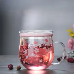 Tassen Kreative süße beheizte Widerstand japanische Kirschblütentasse mit Teefilter 300 ml Glasblume Teetasse Weihnachtsbecher Trinkgeschirr 231124