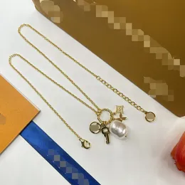 Luksusowa marka Naszyjnik Wisiant Projektant mody biżuteria CJeweler Letter Wyjęty złoty srebrny łańcuch dla mężczyzn Woman Trendy tiktok ma naszyjniki biżuteria VN-33