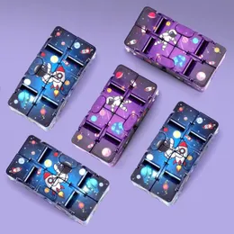 Nuovo astronauta Finger Unlimited che lancia il puzzle di secondo livello Cubo di Rubik Fabbrica All'ingrosso Skew Turn Magic