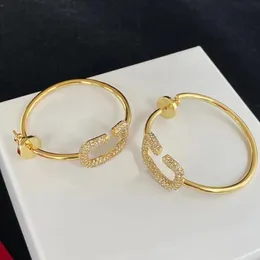 Stilvolle Diamant-Buchstaben-Creolen aus 18 Karat Gold, Designer-Ohrringe für Damen, exquisiter Geschenkschmuck von hoher Qualität