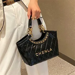 High quality soft leather tote 2023 new fashion versatile light luxury one shoulder crossbody portable commuting bag trend wholesale handbags 30 dollars