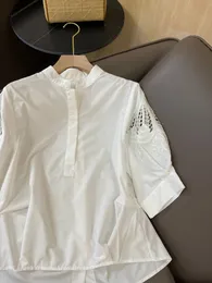 Camisas de blusas femininas 2023 Designer australiano projetado Hollowed Out Bordado de Mangueira Curta Camisa 01
