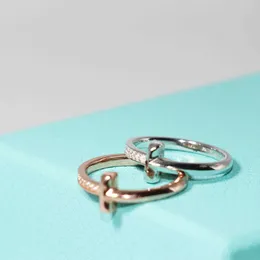 Hot Sales Tay Korean Edition Fashion T-Shaped Diamond Sterling Silver Ring designad av kvinnlig minoritet med hög mening 925 par