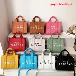 Perakende Moda Kadın Tasarımcı Totes Bag Yumuşak Deri Crossbody Dört Mevsimsel Peluş Çanta Omuz Çantaları Ladys Çok Renkleri Açık Seyahat Lüks Çantalar 2820