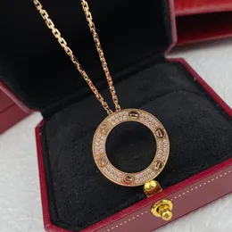 Miłość do naszyjnika dla kobiet Diamond Gold Plaked 18K T0P Wysokiej jakości najwyższe materiały zaawansowane Kryształowy Europejski Biżuteria z pudełkiem 011