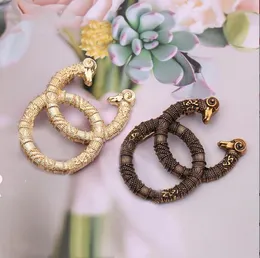 Moda Tasarımcı Çift Mektup Broş C Marka Adı Elmas kaplı Camellia Broş Broş Erkek Kadın Pimleri Stil Takım Pin Mücevher Aksesuarları
