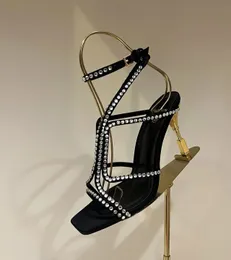 Lato 2023 Perfect Moneta Sandals Buty Kobiety Crystal Strappy Calf Suede Złote Grawerowane pięta pompy ślubne Gladiator Sandalias EU35-42 Oryginalne pudełko