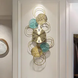 Orologi da parete Nordic Light Orologio in metallo di lusso Mute Sweep Ristorante creativo Decorazione Orologio al quarzo Casa Soggiorno Portico