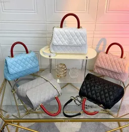 Den senaste toppdesigner Bag Shop Wholesale and Retail Xiaoxiang Lingge handhållen väska för kvinnor Nytt mode en axel diagonal straddle cowhide kedja kvinnors