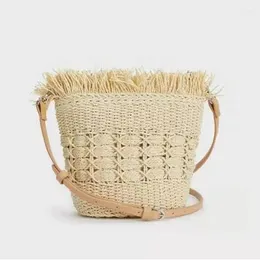 Kvällspåsar Bohemian Tassel Straw Design Wicker Woven Shoulder Crossbody Handmade Rattan Bucket Bag Summer Beach Stor Tote 2023