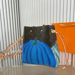 Borse per la spesa da donna in vera pelle Borse per la spesa Yayoi Kusama Borsa a forma di zucca Robusta ed elegante borsa a secchiello Chiusura con coulisse