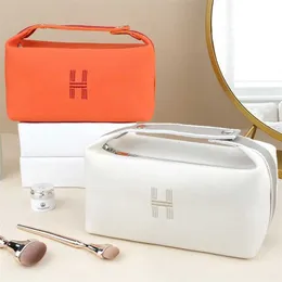 デザイナーメイクアップバッグハンドバッグ豪華なハームトートトラベルハイエンド化粧品ストレージウォッシュのために大容量のシンプルでポータブルキャンバス