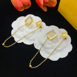 豪華なイヤリングデザイナーdangle dangle earrings for women f letterステンレス鋼メッキゴールドシルバーニードルタッセルヴィンテージシャンデリアイヤリングギフトジュエリーアクセサリー