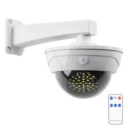 보안 보호 모니터를위한 가짜 카메라 태양열 방수 모니터 CCTV 감시 시뮬레이션 카메라 램프가있는 원격 제어