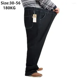 Mäns jeans män svart överdimensionerade denimbyxor 56 52 våren hösten 180 kg lös tjock tjock plus storlek rak elastisk midja hög far jean byxor
