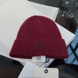 Stilista MONCLiR 2024 autunno e inverno nuovo cappello di lana lavorato a maglia cappello lavorato a maglia di lusso sito ufficiale versione 1: 1 artigianale 008