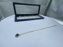 Collares pendientes de diseñador para mujer Elegante cuatro hojas grandes Hierba Mujer V Chapado en oro K Rose Fritillaria Collar Cadena como regalo Novia