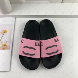 مصممة نساء الرجال الصنادل Slippers Letters Logo Summer Beach Rubber Rubber 6 Colors متوفرة أزياء مريحة مع صندوق 35-44