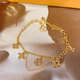 Klassisk guldpläterad blommig armband kvinnors litterära färskt fyra bladklöver 18k charm boudoir armband