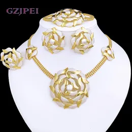 Perlenketten Dubai Goldfarbe Schmuckset für Frauen 24K vergoldet Luxus Brasilien Halskette Ohrring Armband Ring Trend 4PCS 231124