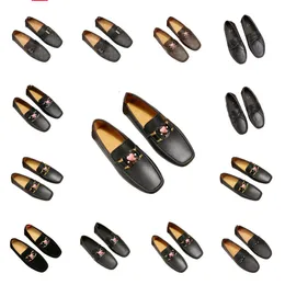 Hollow Out Oxfords أحذية رسمية رفاهية رجال أحذية زفاف جلدية Black Heren Schoenen Oxford Shoes for Men Designer Dress Shoes 2021 Respofers 38-46