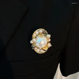 Broches luxuosos banhados a ouro 18K com emblemas de pérolas joias da moda barroca