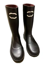 Sapatos de grife nova moda preto botas de couro feminino chuva impressão sola sapatos tudo vai junto anti-deslizamento cor sólida 234