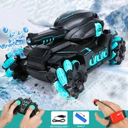 Aeronave Modle 24g RC Toy de carro 4WD Tanque de bomba de água atirando gestos competitivos controlados controle remoto Drift Drift Kids Boy S 230427