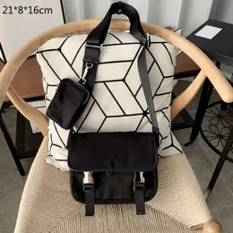 2023 Designers Mens Crossbody Bags Luxury Men Briefcases Brand Nylon Messenger Envelope Bag Fashion Purses Single Shoulder with Triangle Top
