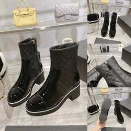 Novas Botas de Designer Polido Couro Brilhante Rhombus Treliça Patchwork Salto Alto Sola de Borracha Últimos Estilos Clássicos Cores Preto e Branco com caixa