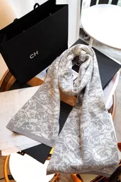 スカーフデザイナースカーフラグジュアリースカーフカシミアスカーフ最高品質の花秋の冬の男性と女性長い温かいスカーフファッションクラシック黒と白のクリスマスギフトww