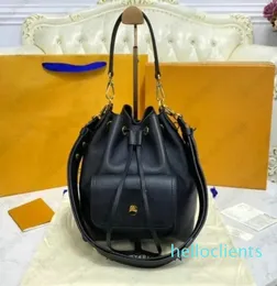 حقيبة دلو Lockme Gucket Leather Collection Womens Luxurys مصممي المصممين عبر حقائب الجسم حقائب اليد