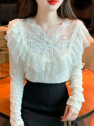 T-Shirt 2022 Frühling und Sutumn New Ruffled Chic Spitzenperle Strass Strass Top Woman Koreanische Mode süße Perle Langarm-Hemd für Frauen