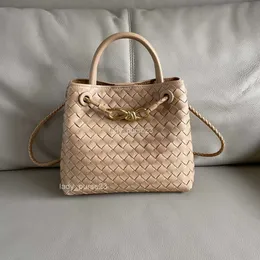 Tragbare Taschen Botegas Damen Venata Classic Leder Andiamo Tote Lady One Bag 2023 Große neue Metall Schulter Seil Schnalle Gewebte Kapazität Totes Stil N7RF