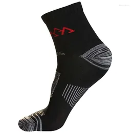 Sports Socks Santo 3 pares homens Mulheres estilo de verão Male Lege Skate Tamanho do basquete M L