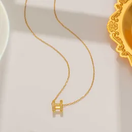 Diseñador de moda, collar con letra H, cadena de clavícula de estilo fresco simple para mujer, collar versátil a la moda