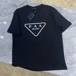 Neue fortschrittliche Version Herren-T-Shirt Italien Trendy Kleidung Paa Dreieck Buchstabe Print Paar Sommer Baumwolle Runde Hals Herren Womens Mode