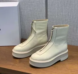 ROW WHITE LEATHY LEATHY CHELSEA BOOTS Platform zip slip-on route toe block block cheels مسطح الأوتاد الجوارب مكتنزة بوت بوت بوتس مصمم نسائي للنساء 12