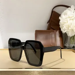 Gafas de sol de diseño de lujo 40822 Gafas de verano para mujeres y hombres Diseño asimétrico izquierdo y derecho Gafas de sol de ocio deportivas de moda cuadradas retro con caja