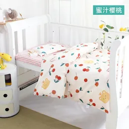 Conjuntos de cama 3 pcs / conjunto nascido bebê berço cama de algodão impresso folhas de edredão caso travesseiro tamanho personalizado quatro estações 231128