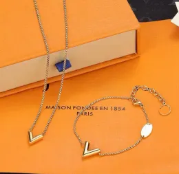 New Designer Jewelry Earring Pendant Charm Bracelets Gold Love V Necklace Women Rings Bracelet Bangles Luxury Pendants Titanium lovers chain Heart With Box
